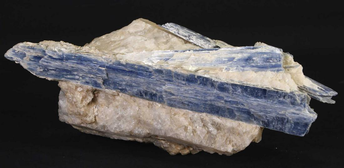 LARGE KYANITE BLADES ON QUARTZ MATRIX: LARGE KYANITE BLADES ON QUARTZ MATRIX (K1) TOTAL WEIGHT: 10 LBS. Height: 5 1/2 in. by Width: 11 in. by Depth: 6 in.