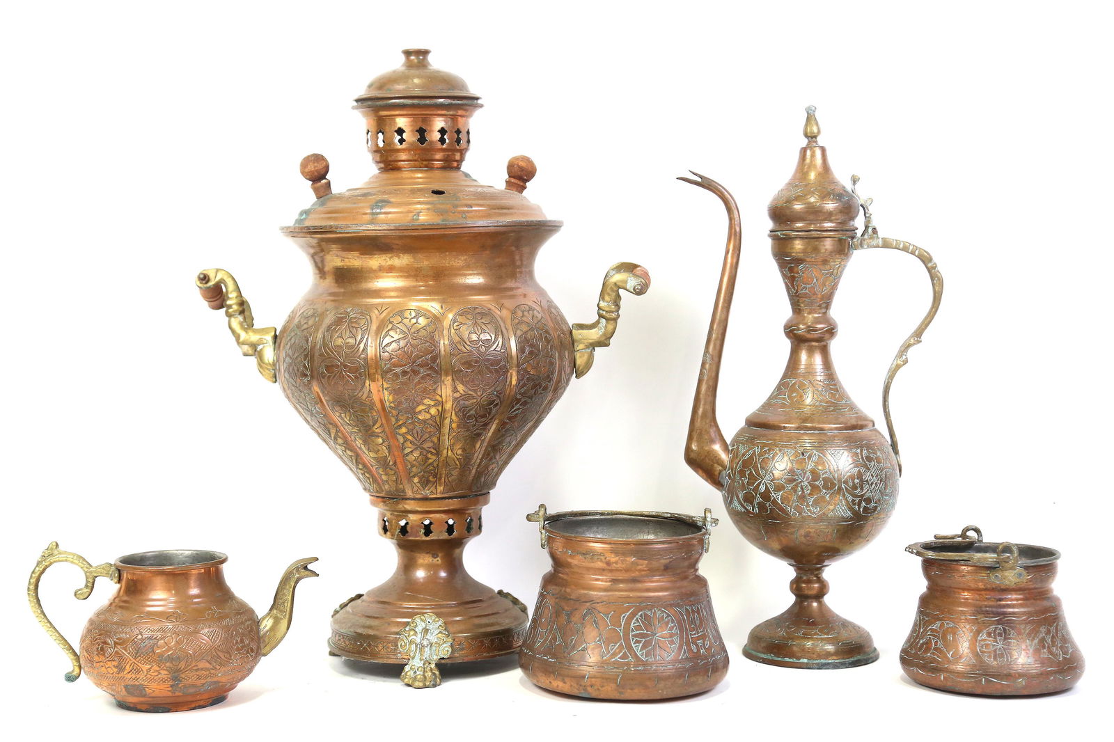 MIXED LOT OF HANDMADE MIDDLE EASTERN 5 COPPER POTS: MIXED LOT OF HANDMADE MIDDLE EASTERN 5 COPPER POTS.