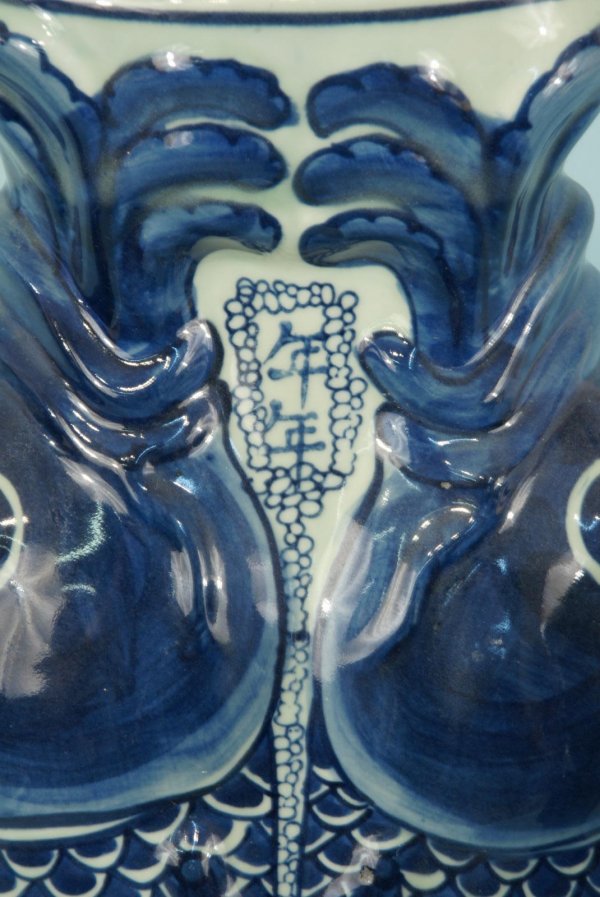 THREE ANTIQUE PORCELAIN FISH VASES IN BLUE & WHITE - 6