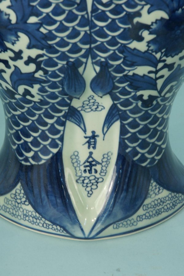 THREE ANTIQUE PORCELAIN FISH VASES IN BLUE & WHITE - 7