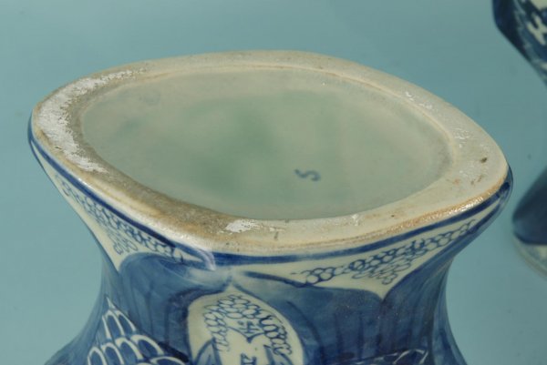 THREE ANTIQUE PORCELAIN FISH VASES IN BLUE & WHITE - 8