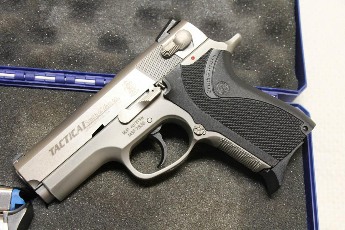 S&W 4013TSW .40 PISTOL (USED): SMITH & WESSON 4013TSW .40 PISTOL (USED) CALIBER: .40; SERIAL NUMBER: MSF7838; USED FIREARM - INCLUDES ONE MAG & ORIGINAL CASE(L1767)
