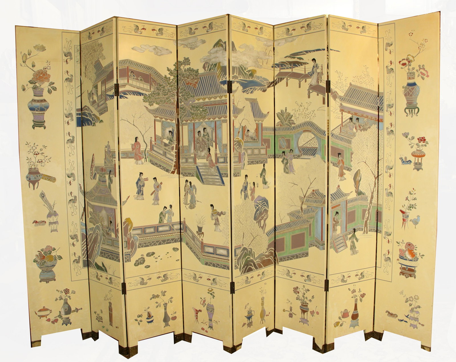 VINTAGE CHINESE COROMANDEL SCREEN: VINTAGE CHINESE COROMANDEL SCREEN WITH EIGHT PANELS. Height: 84 in. by Width: 128 in. by Depth: 1 in.