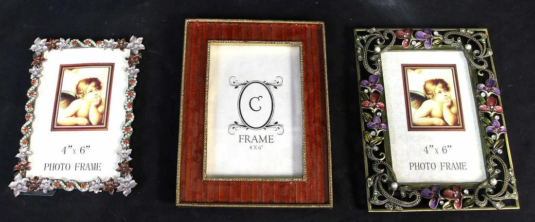 LOT OF THREE PICTURE FRAMES: LOT OF THREE PICTURE FRAMES.