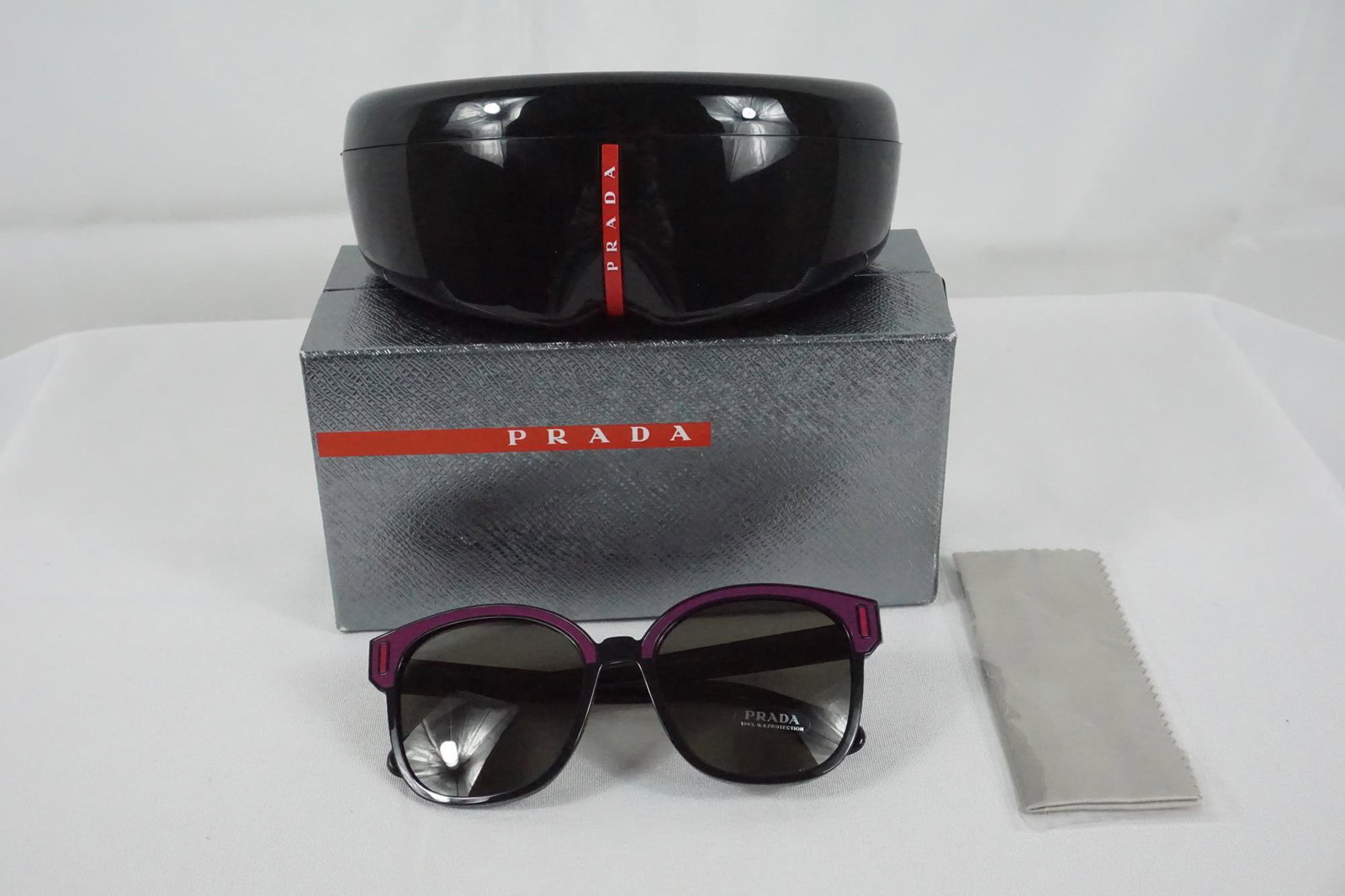 PAIR OF PRADA SUNGLASSES: NEW PAIR OF PRADA SUNGLASSES - MODEL: SPR05U; STYLE: FASHION SQUARE; GENDER: WOMEN'S; FRAME MATERIAL: PLASTIC; BRIDGE DESIGN: SADDLE BRIDGE; GEOFIT: GLOBAL; BASE: BASE 4; RX-ABLE