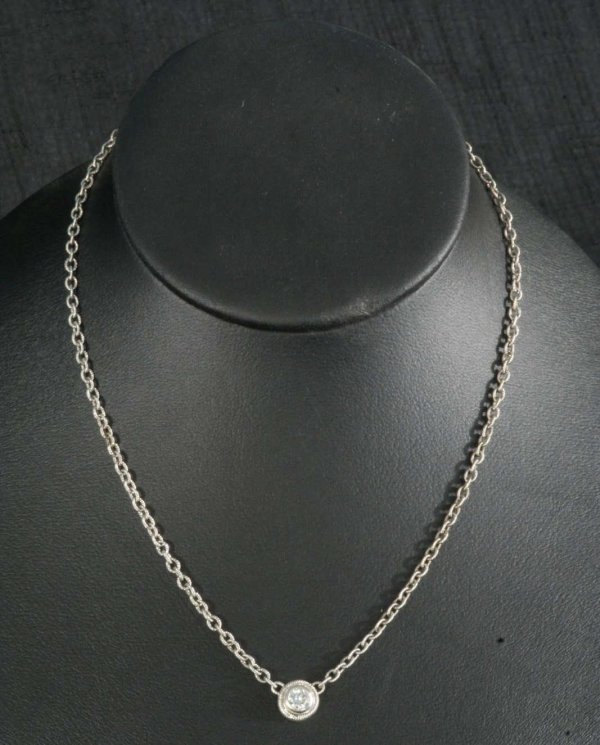 DIAMOND PENDANT NECKLACE