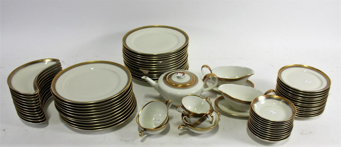 72-PIECE HUTSCHENREUTHER "FAVORIT" DINNERWARE SET (1 of 7)