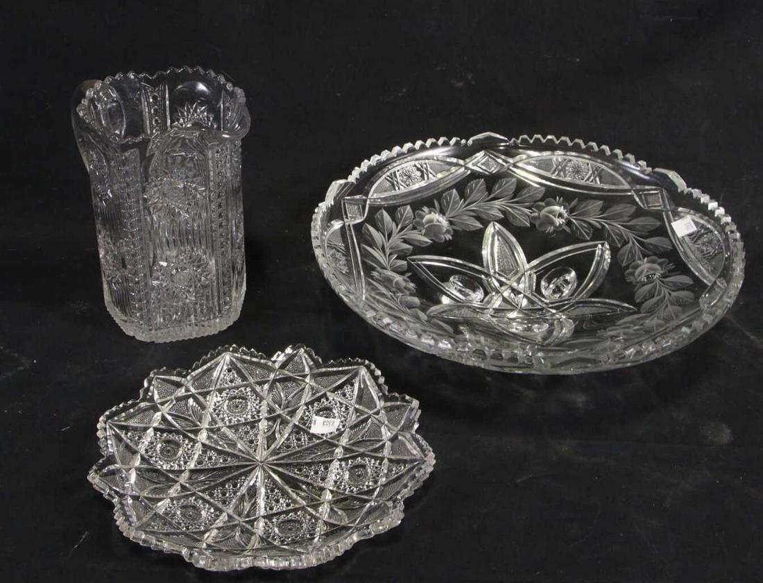 MIXED LOT OF THREE CUT GLASS DECORATIVE PIECES (1 of 3)
