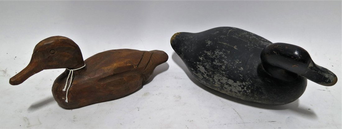 LOT OF TWO ANTIQUE WOODEN DUCKS DECOYS (1 of 4)