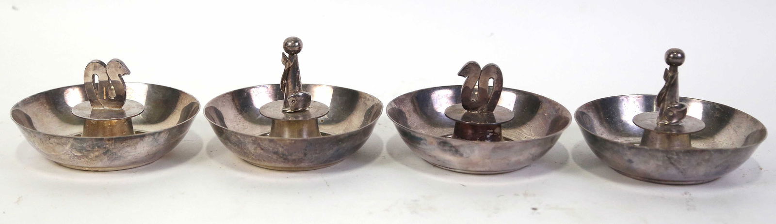 SET OF FOUR SILVER PLATED GIO PONTI ASHTRAYS (1 of 6)
