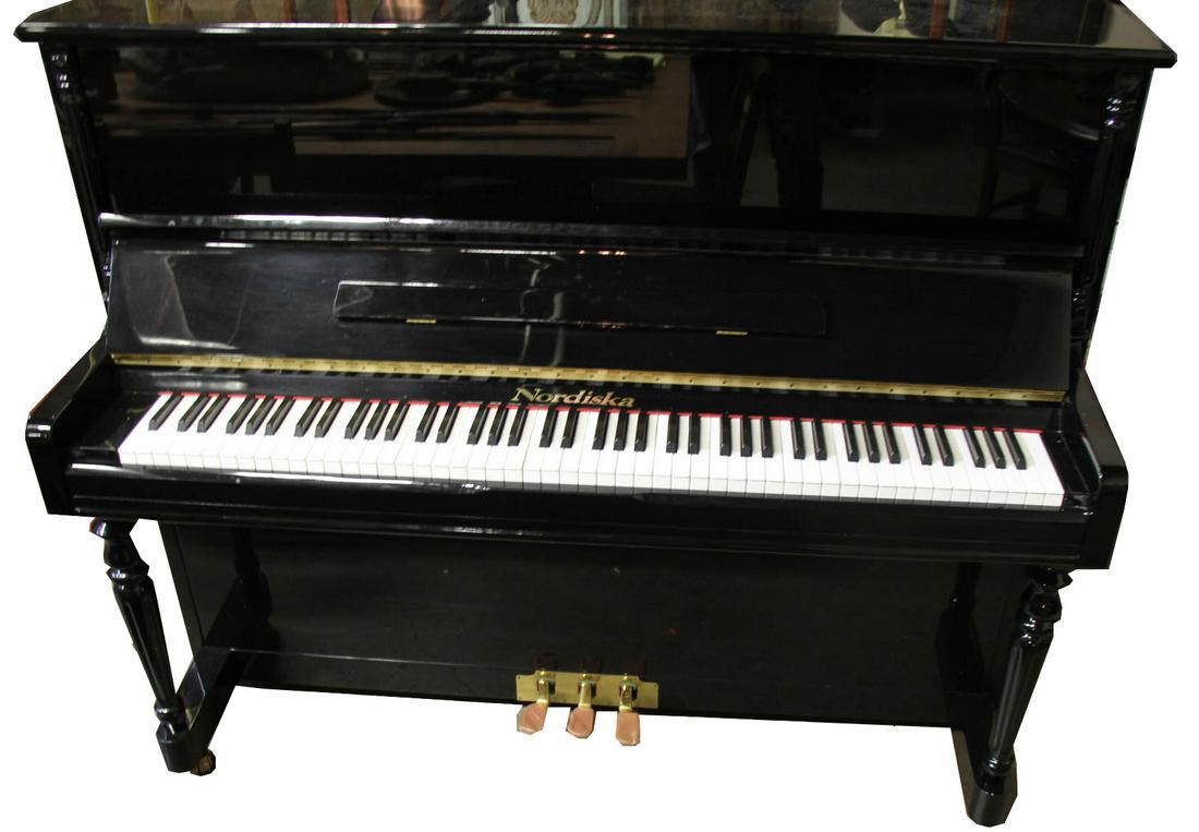 NORISKA MODEL 120-C UPRIGHT PIANO (1 of 7)