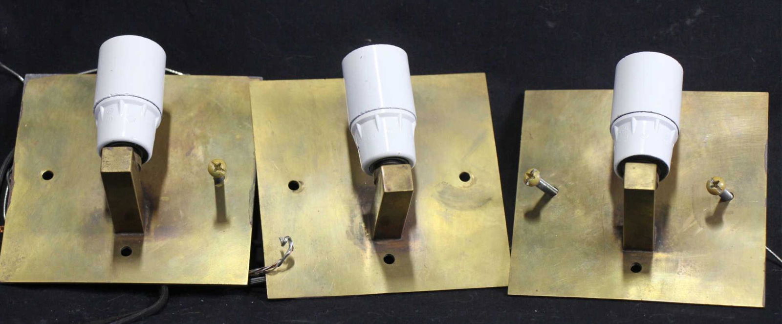 SET OF FOUR SINGLE LIGHT WALL SCONCES (1 of 3)