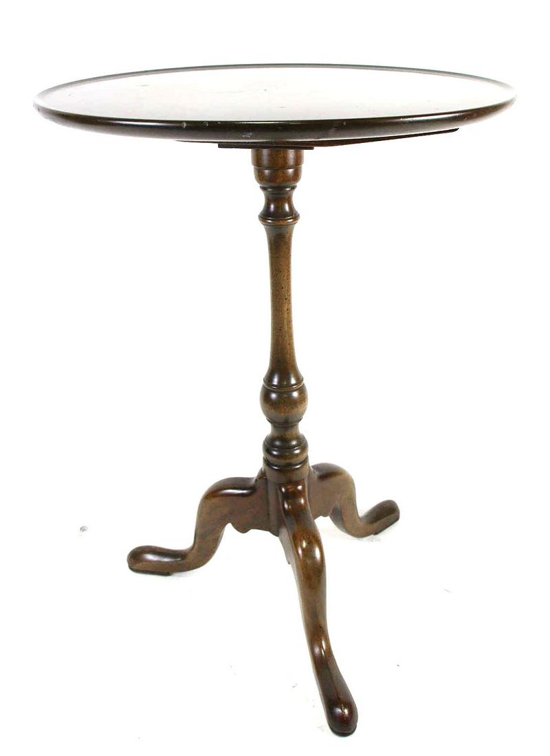 VINTAGE MAHOGANY PEDESTAL TABLE: VINTAGE MAHOGANY PEDESTAL TABLE. Height: 27.5 in. by Width: 19.5