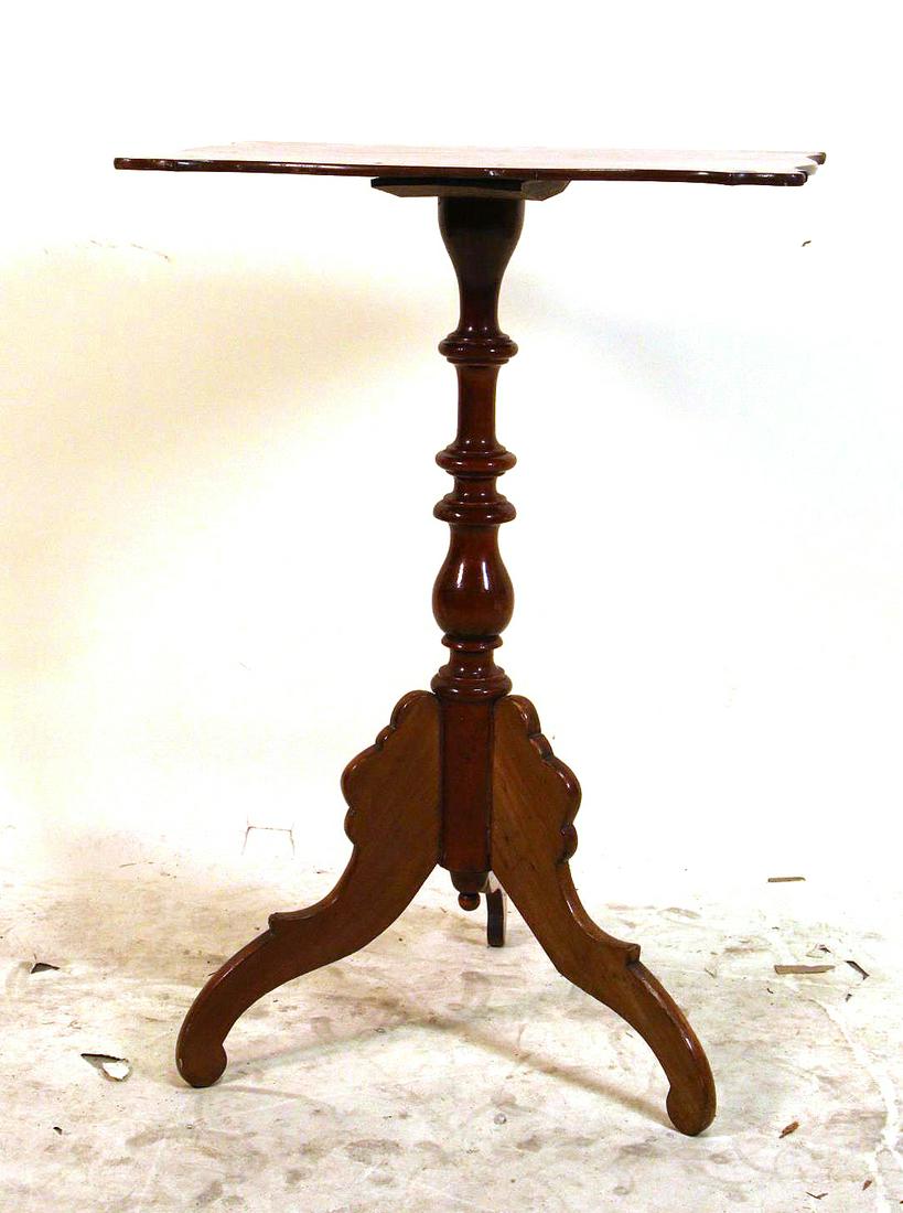 ANTIQUE MAHOGANY TRIPOD TABLE: ANTIQUE MAHOGANY TRIPOD TABLE. Height: 30.5 in. by Width: 20.5 in. by Depth: 15 in.