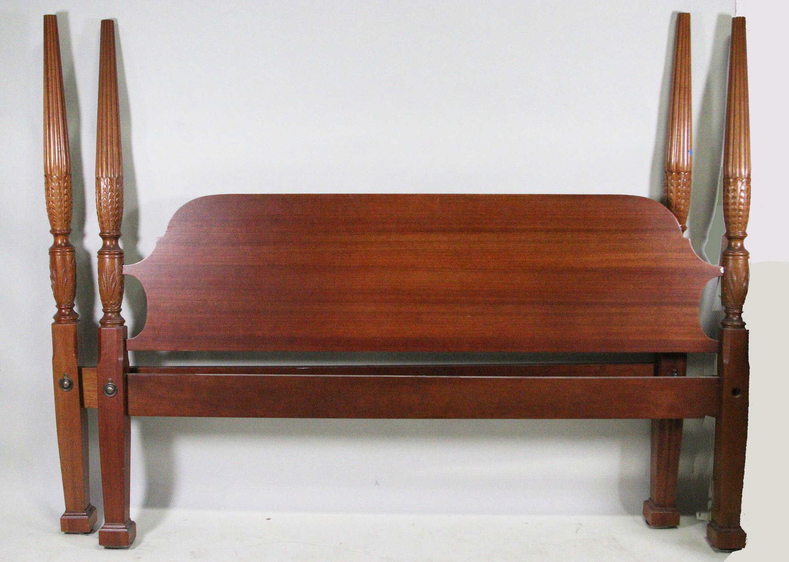 GEORGIAN MAHOGANY FOUR POSTER KING SIZE BED (1 of 6)