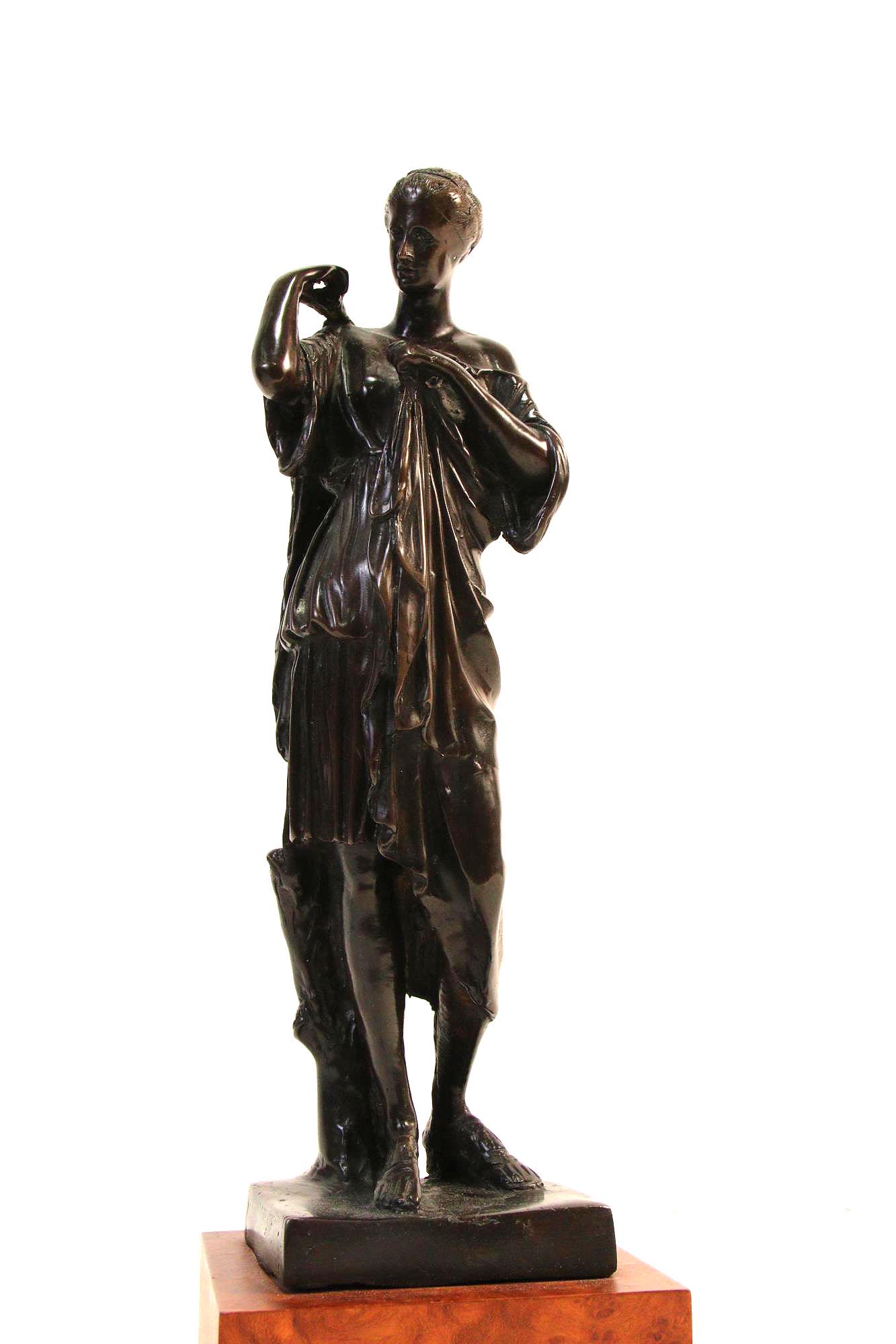 CLASSICAL FEMALE BRONZE SCULPTURE (1 of 5)