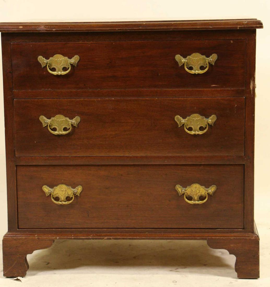 VINTAGE MAHOGANY THREE DRAWER BEDSIDE CABINET (1 of 3)