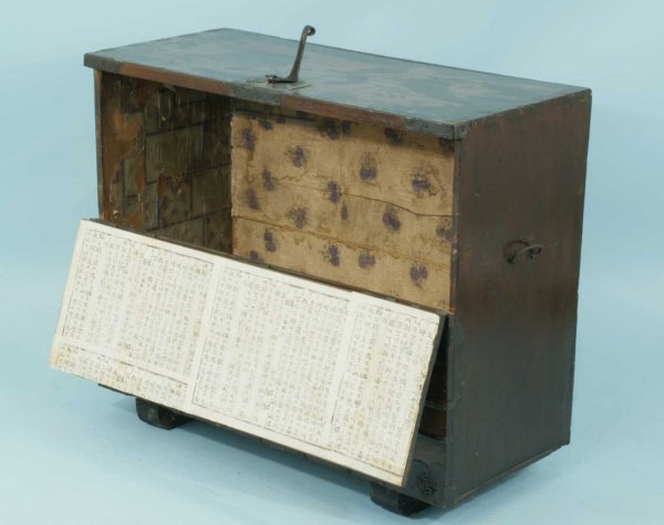 ANTIQUE JAPANESE "TANSU" CHEST - 4