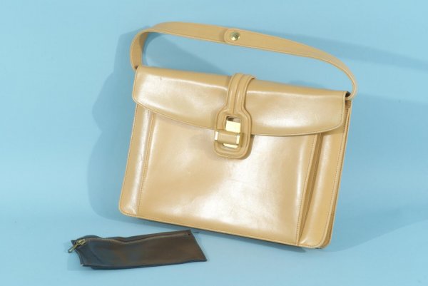 SALVADORE FERRAGAMO TAN LEATHER HANDBAG: SALVADORE FERRAGAMO TAN LEATHER HANDBAG WITH LEATHER STRAP HANDLE. Height: 7 1/2 in. by Width: 11 in. by Depth: 1 in.