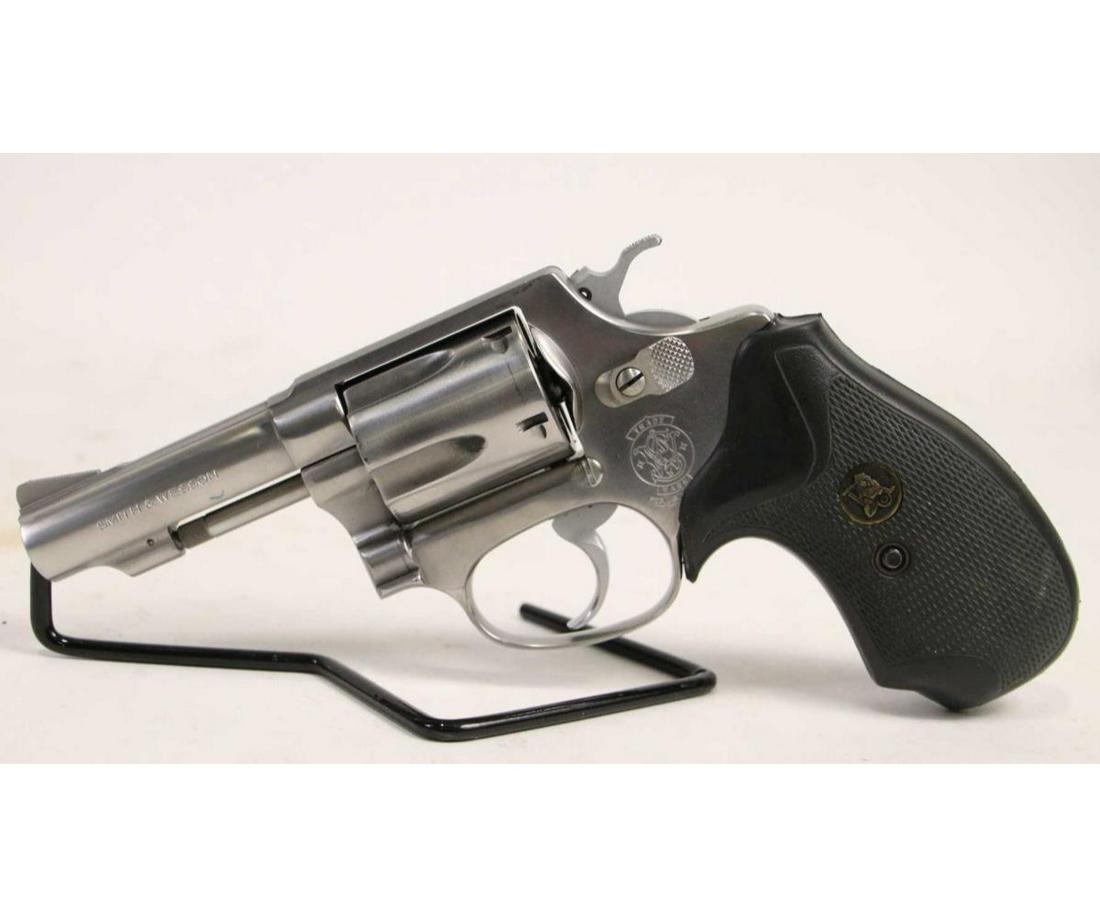 S&W MODEL 60 NO DASH STAINLESS REVOLVER (USED): USED SMITH & WESSON MODEL 60, NO DASH, STAINLESS REVOLVER WITH THE 3" BARREL, PACHMAYR PRESENTATION GRIPS, FLUTED CYLINDER CHAMBERED IN .38 SPECIAL, OVERALL IN EXCELLENT PRE-OWNED CONDITION. CALIBER: