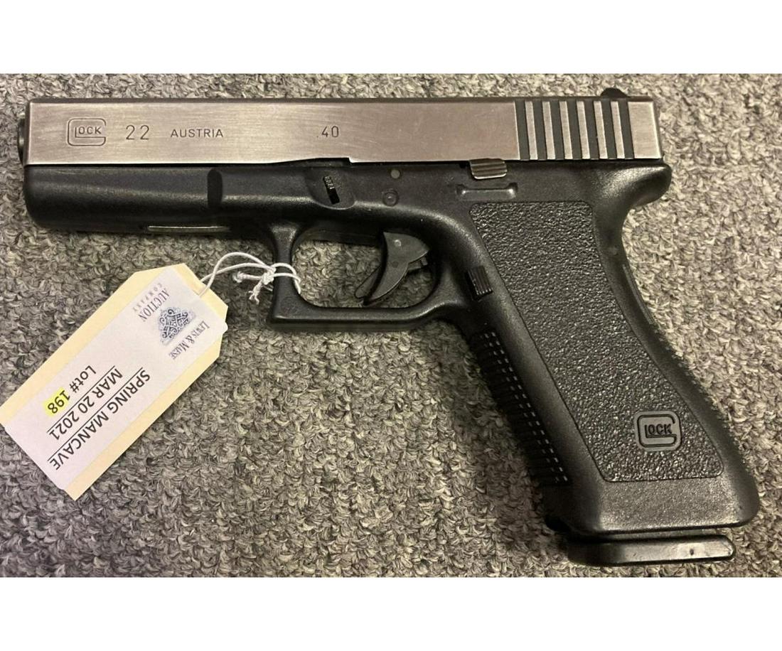 GLOCK 22 GEN1 .40S&W PISTOL (USED): USED GLOCK 22 GEN1 .40S&W PISTOL - SLIDE HAS BEEN POLISHED CALIBER: .40S&W SERIAL#: VR958US USED FIREARM - INCLUDES ONE MAG