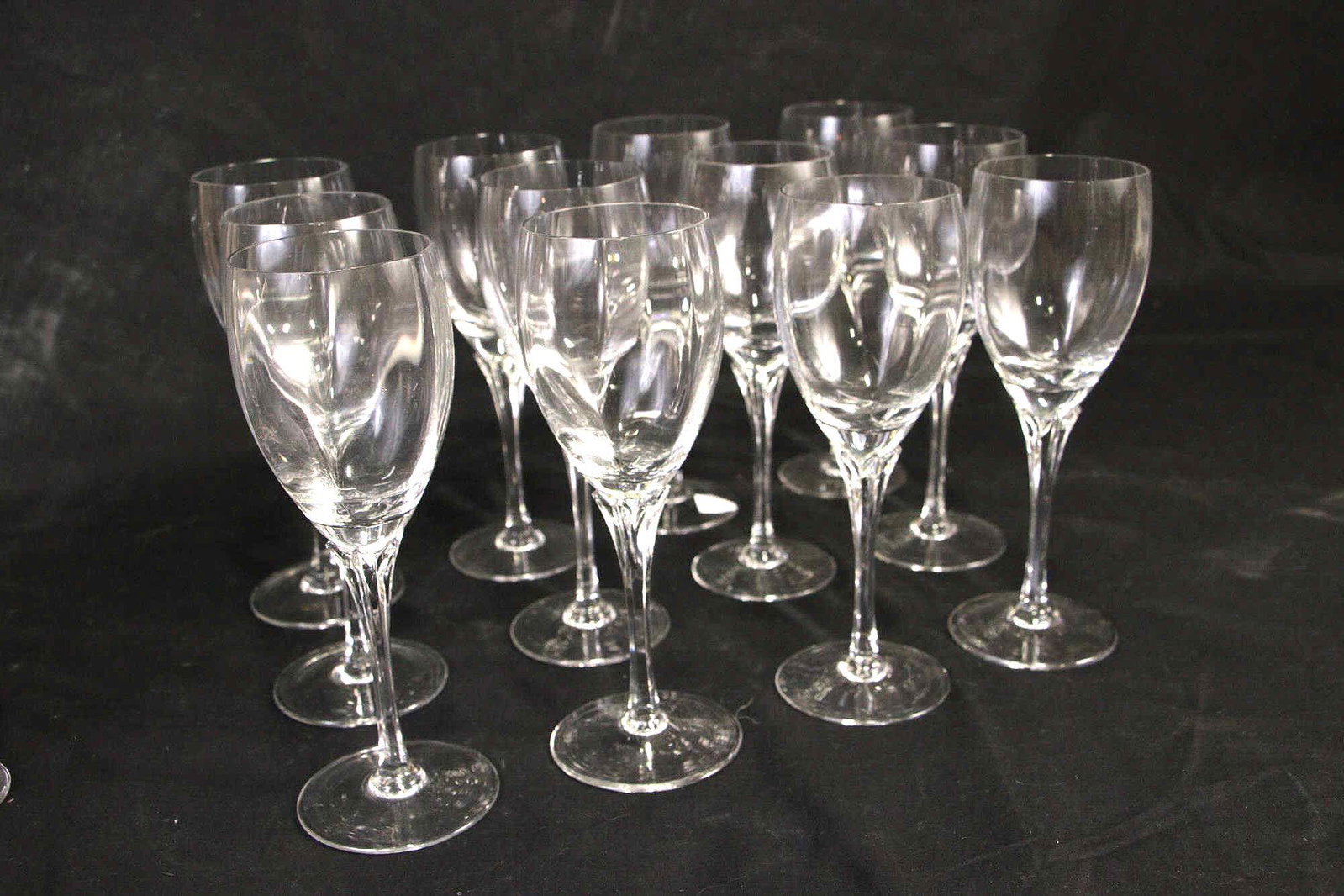 SET OF SIXTEEN CRYSTAL WINE GOBLETS: SET OF SIXTEEN CRYSTAL WINE GOBLETS. Height: 8.5 in. by Width: 2.75 in. by Depth: 2.75 in.