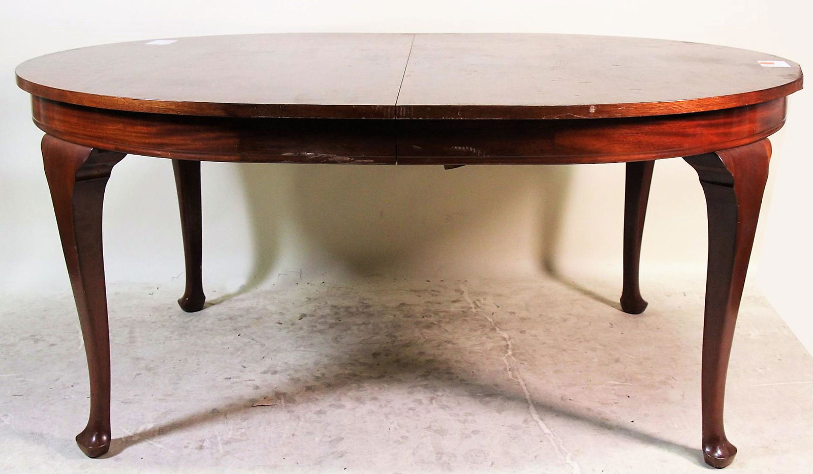 19th CENTURY MAHOGANY OVAL TABLE. (1 of 3)