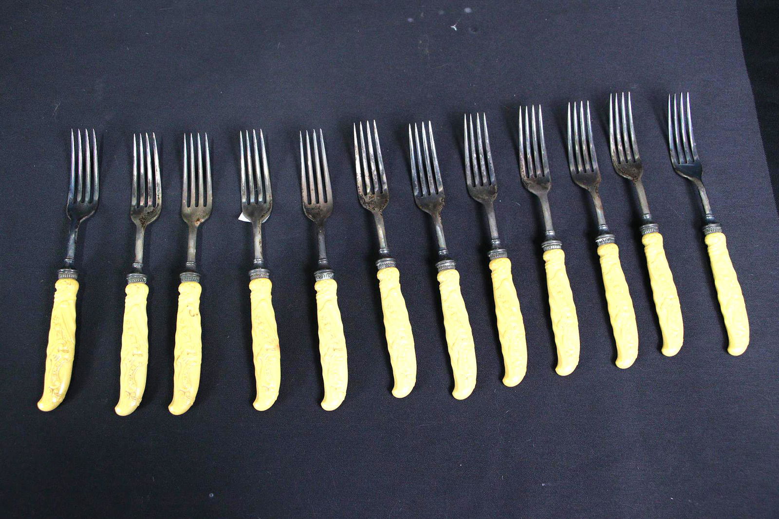 CIRCA 1920's VINTAGE SILVER & BAKELITE 28 PIECE SET (1 of 11)