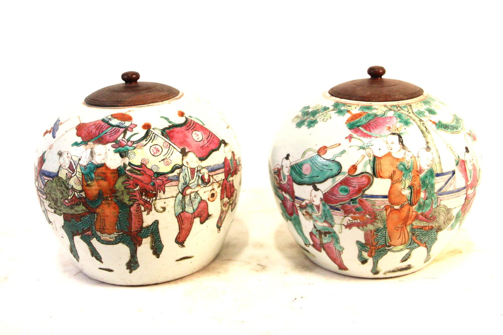 PAIR OF 19th CENTIURY CHINESE LIDDED JARS (1 of 8)