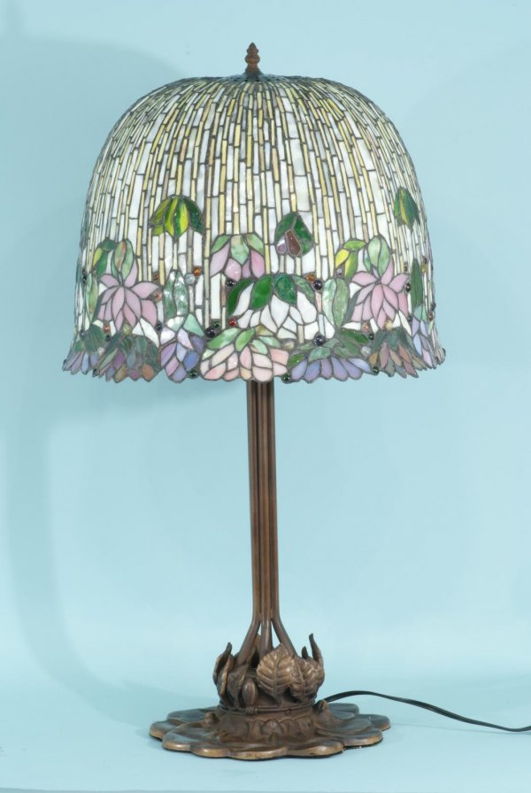 TIFFANY STYLE LAMP
