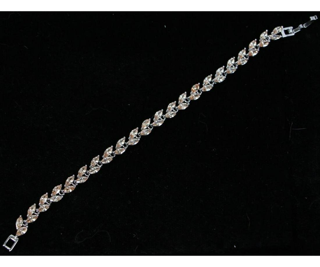 7.11ct MORGANITE ESTATE BRACELET: 7.11ct MORGANITE ESTATE BRACELET - (L82