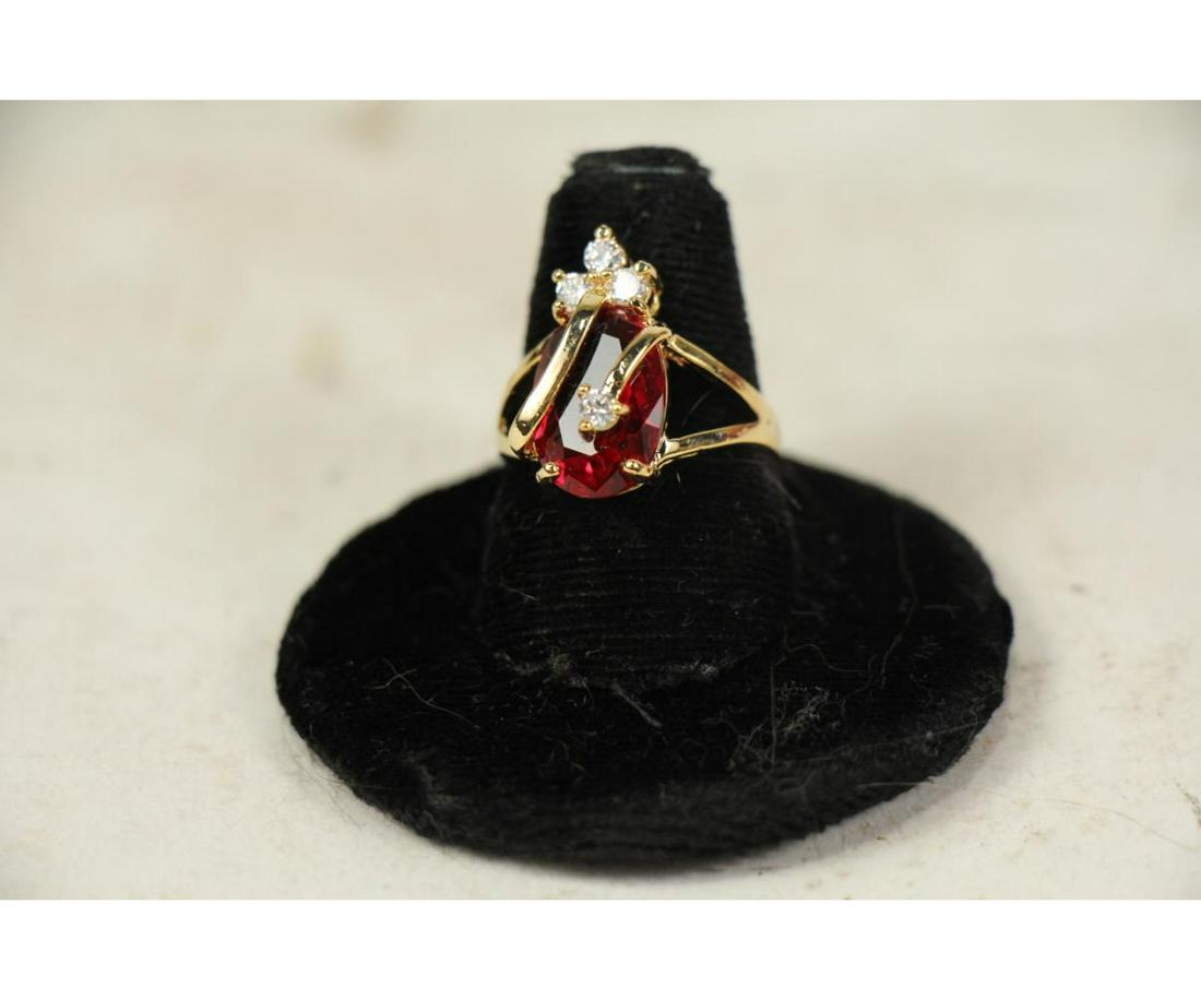 3.12ct OVAL CUT GARNET ESTATE RING (1 of 2)