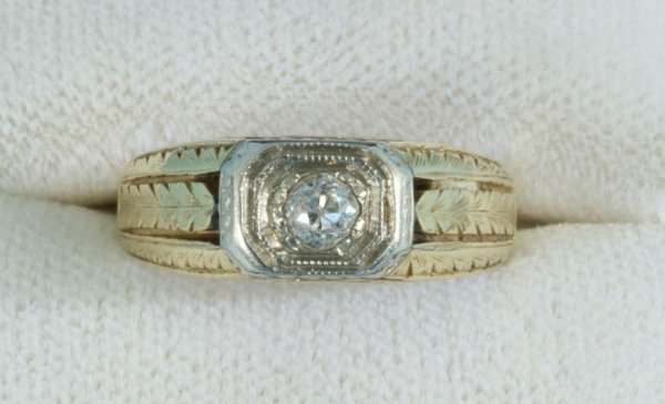 GENTLEMEN'S DIAMOND AND GOLD 10.5 GRAM RING
