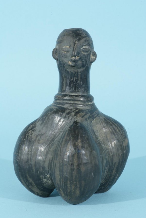 1000 CENTURY A.D. CHIMU, PERU BLACK CLAY WHISTLE: 1000 CENTURY A.D. CHIMU, PERU BLACK CLAY WHISTLE. MULTI-KNOBBED GOURD-SHAPED BOTTOM, RING AROUND BASE OF CYLINDRICAL NECK AND BODY, ROUND HEAD WITH BULGY EYES, WEDGE-SHAPED NOSE, SLIT MOUTH, CRESCENT-