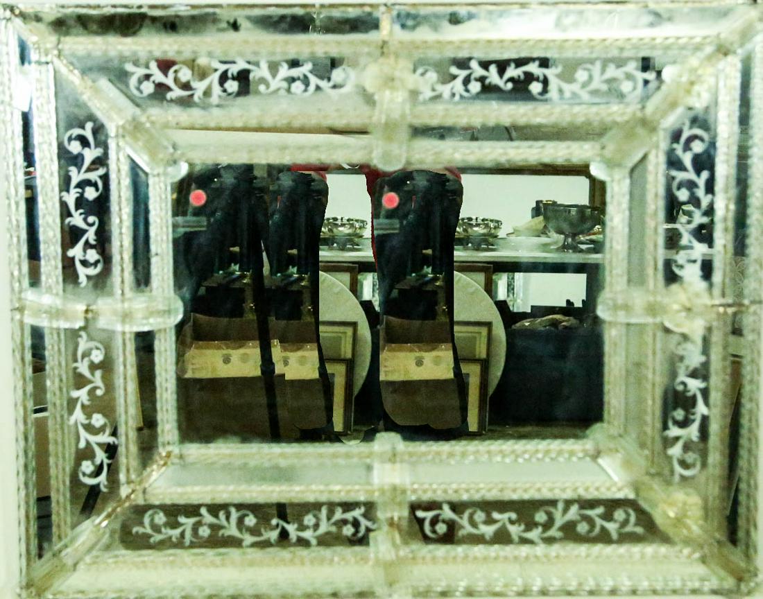 VENETIAN STYLE MIRROR (1 of 2)
