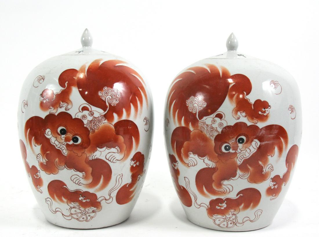 PAIR OF VINTAGE CHINESE JARS WITH RED FOO LIONS (1 of 5)