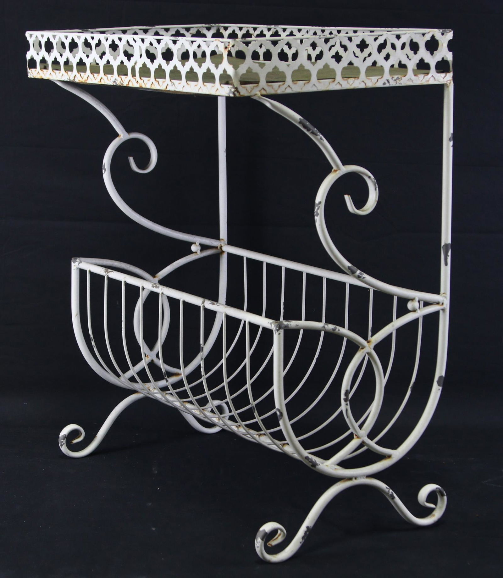 METAL GARDEN PLANTER TABLE (1 of 3)