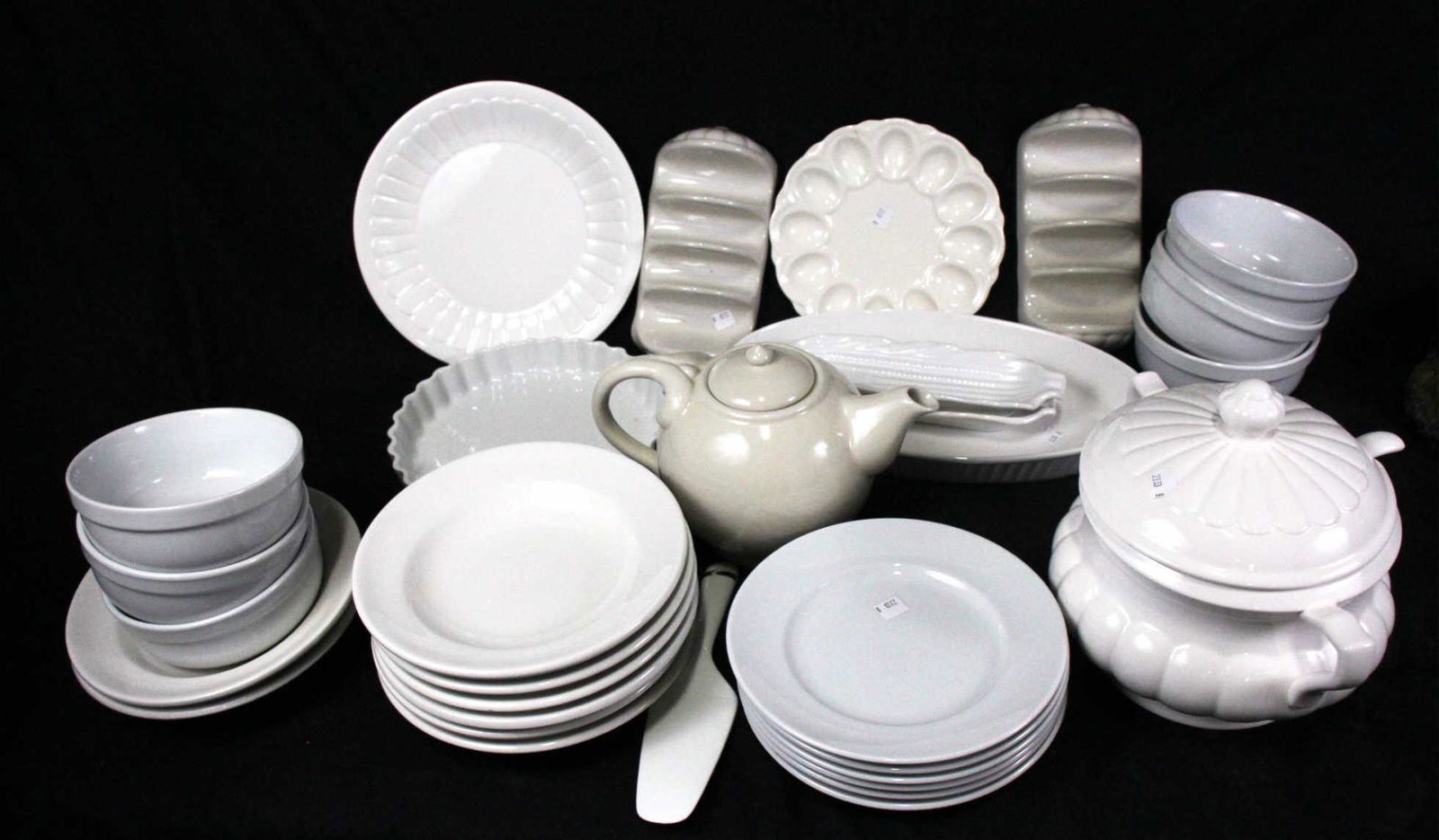 31-PIECE BRASSEKIE WILLIAMS-SONOMA DINNER SET (1 of 2)
