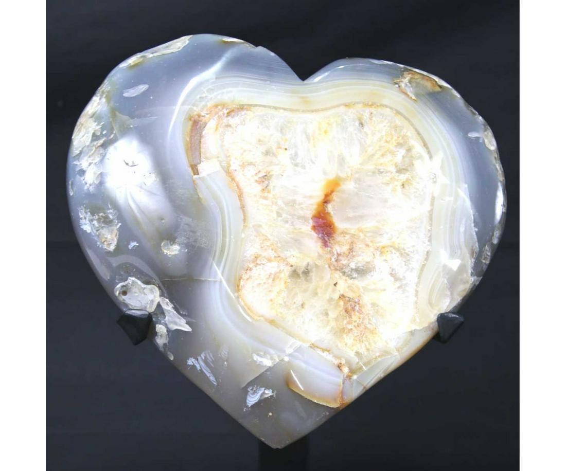 75AGATE HEART ON STAND (1 of 4)