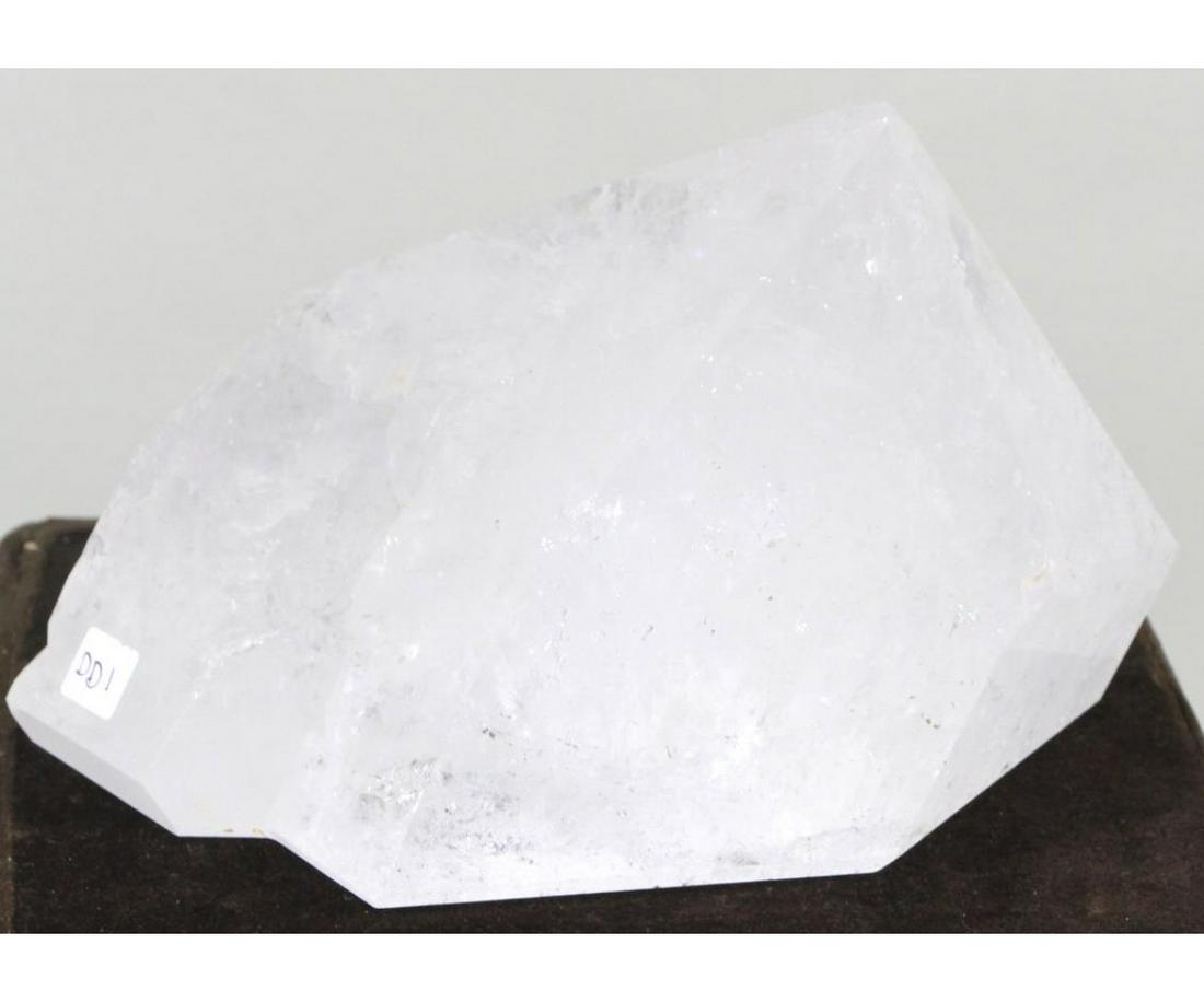 LARGE QUARTZ POINT (1 of 3)