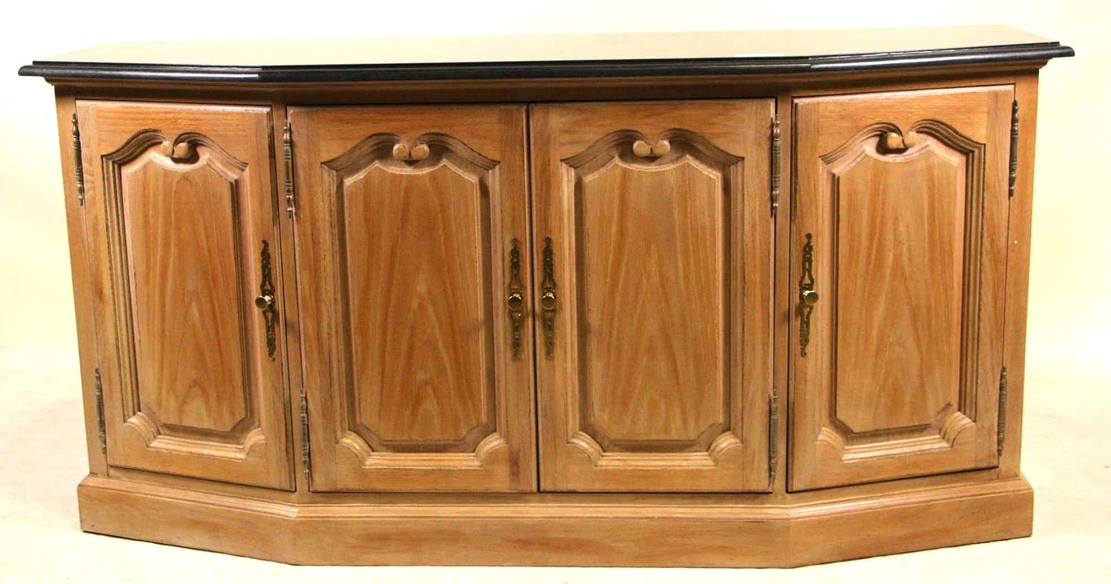 HICKORY MFG CO. COUNTRY FRENCH STYLE CABINET (1 of 4)