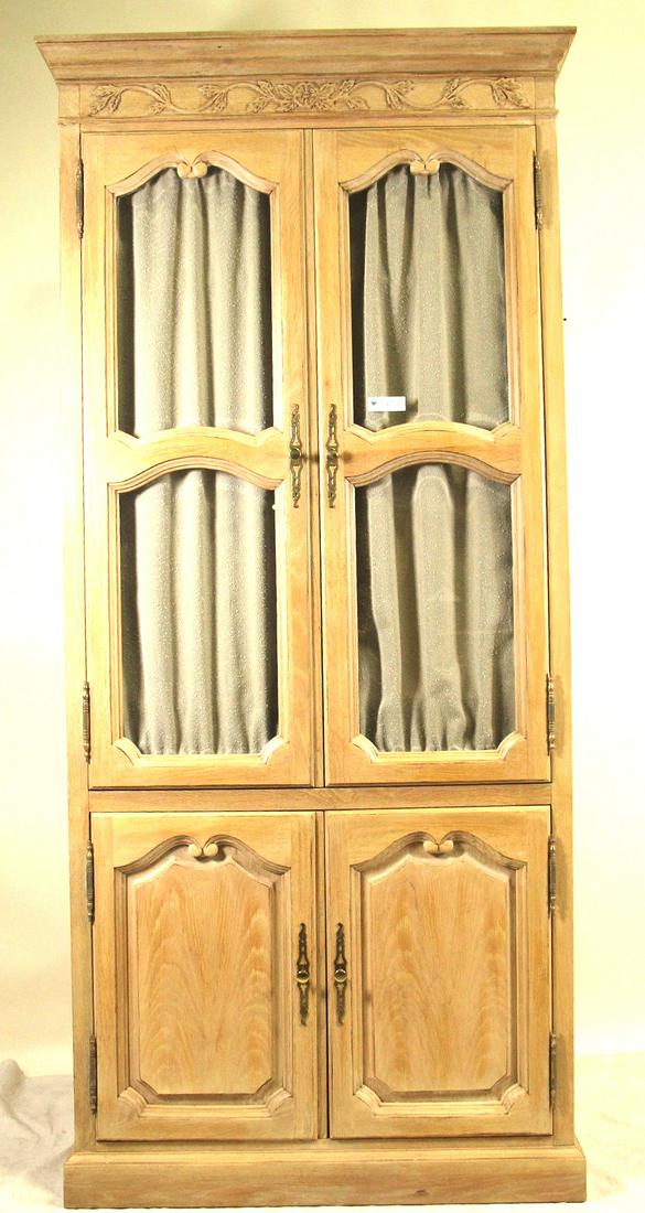 HICKORY MFG CO. COUNTRY FRENCH STYLE CABINET (1 of 5)