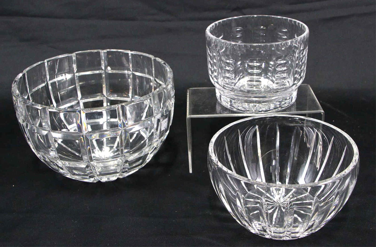 SET OF THREE RICCI CUT GLASS BOWLS (1 of 5)