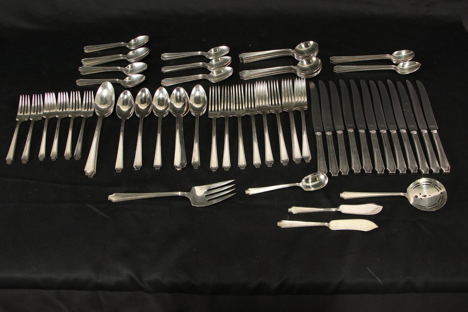 88 PIECE ROGERS LEGACY FLATWARE SET (1 of 9)