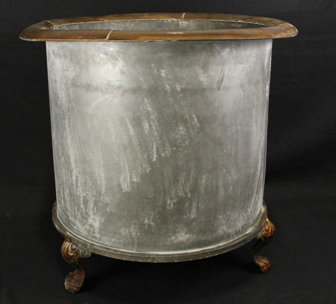 LARGE METAL GARDEN PLANTER (1 of 2)