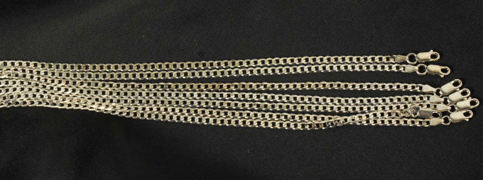 NEW SET OF 7 STERLING SILVER FLAT CURB STYLE ANKLE: SET OF 7 STERLING SILVER NEW FLAT CURB STYLE ANKLETS MEASURING 9in. IN LENGTH. (SS4)