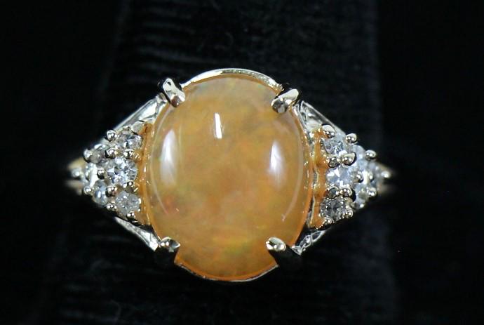 14kt YELLOW GOLD DIAMOND & OPAL RING (1 of 2)