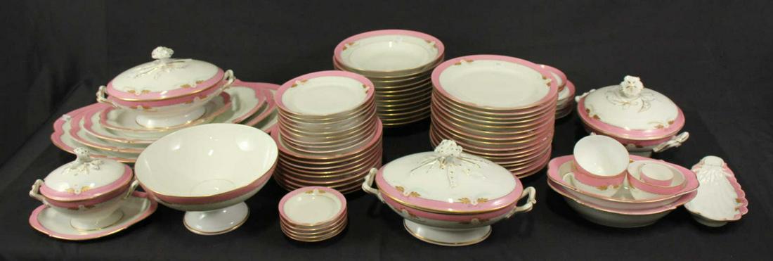 CIRCA 1850 FRENCH PORCELAIN PASTE DINNERWARE SET: CIRCA 1850 FRENCH PORCELAIN PASTE DINNERWARE SET.