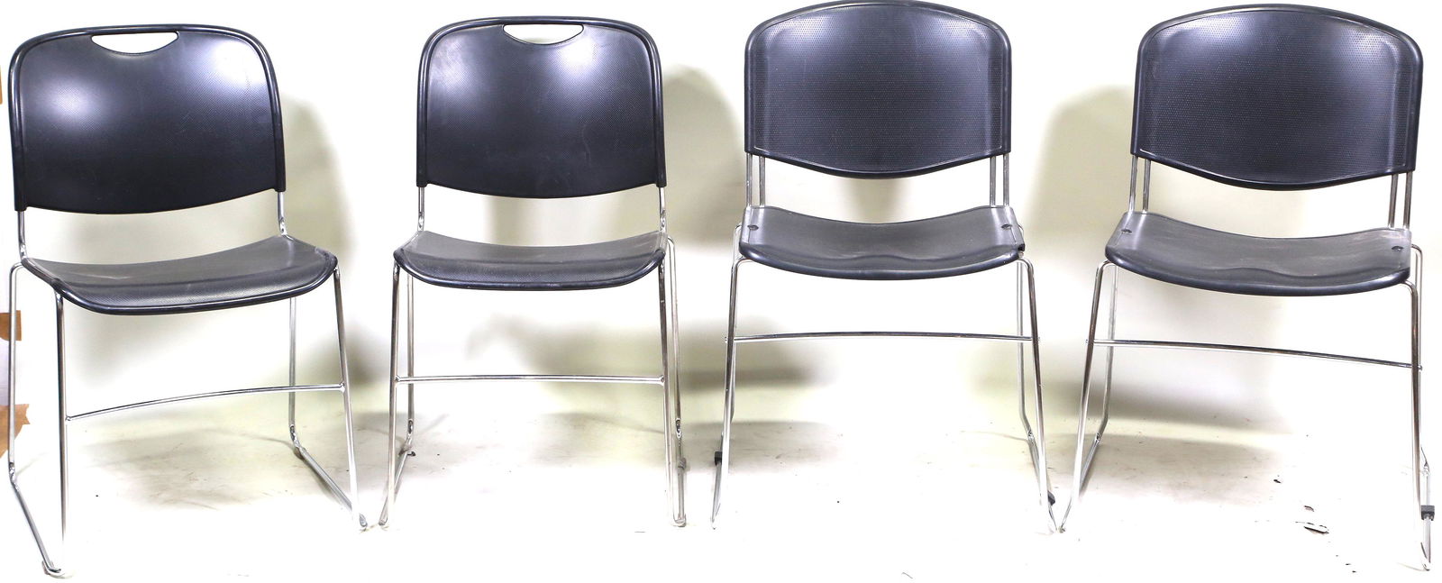 MIXED LOT OF FOUR CONTEMPORARY BLACK CHAIRS (1 of 3)