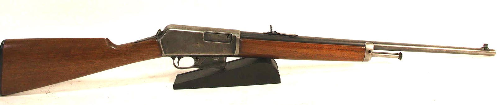 1906 WINCHESTER MODEL 1905 32WSL RIFLE (USED): USED 1906 WINCHESTER MODEL 1905 32WSL RIFLE; CALIBER: 32WSL; SERIAL NUMBER: 16245; USED FIREARM(L2048)